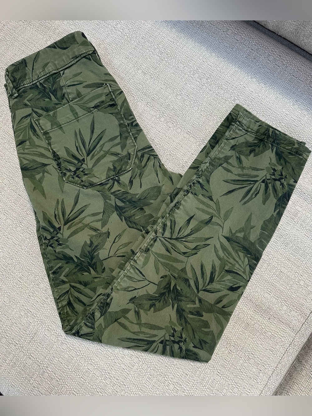Old Navy Olive Green Leaf-Print Pixie Pants